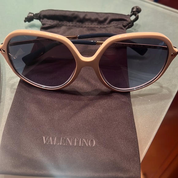 498$ NIB Valentino Garavani SUNGLASSES. Dust pink and blue, rose gold hardware - Picture 11 of 16